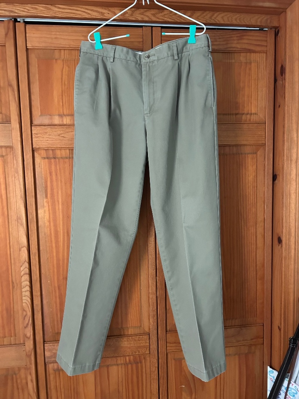 Lands End Men’s pleated slacks